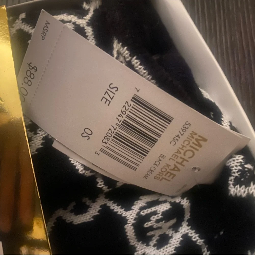 NEW AUTHENTIC Michael Kors hat and glove gift set.